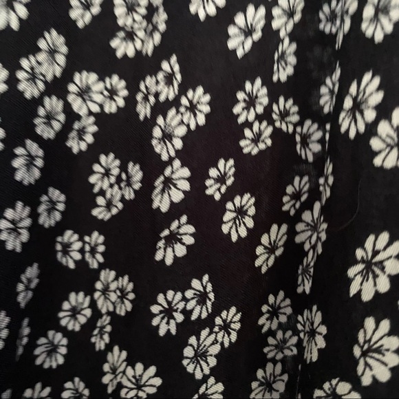 Loft Open-Front Kimono Navy with White Flowers. Size: M/L - Picture 6 of 6